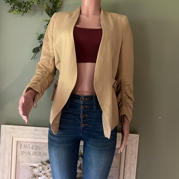 Zara Basic Blazer - Picture 3 of 12